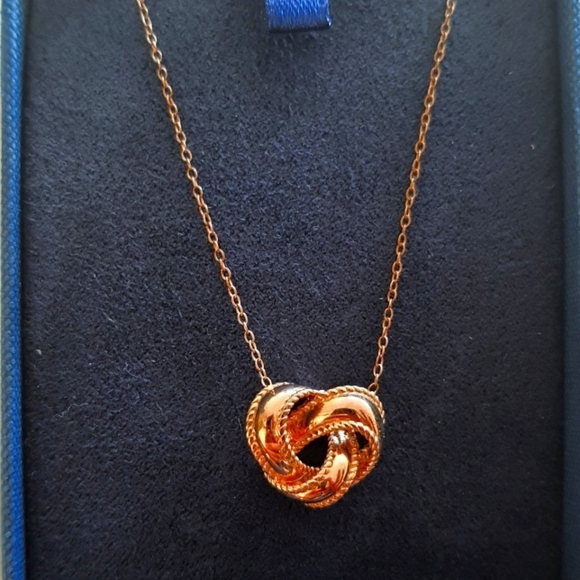 Heart knot necklace - Picture 2 of 3